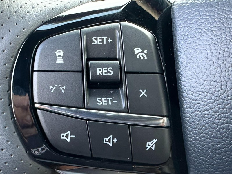 Ford Explorer Vehicle Full-screen Gallery Image 15