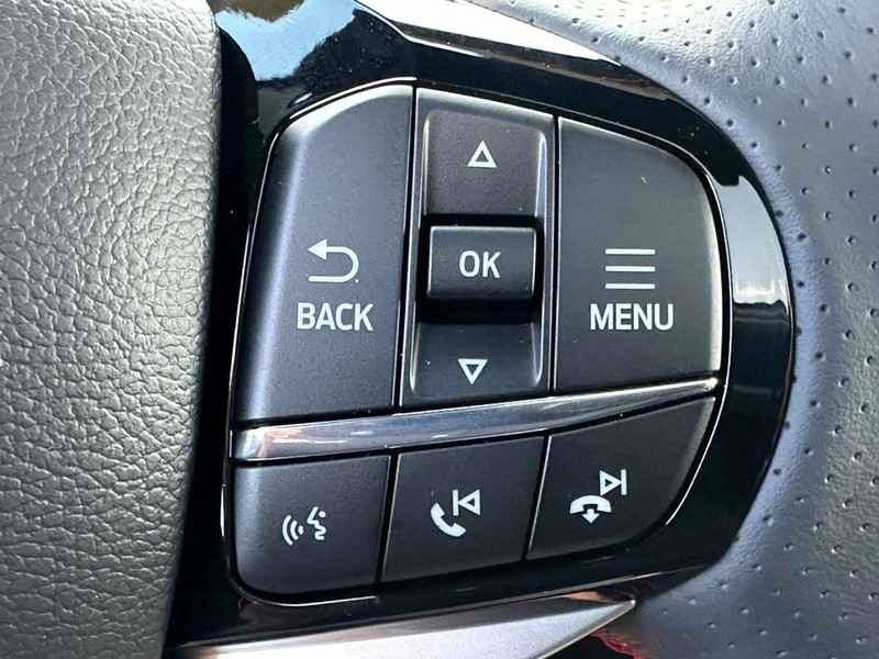 Ford Explorer Vehicle Full-screen Gallery Image 16