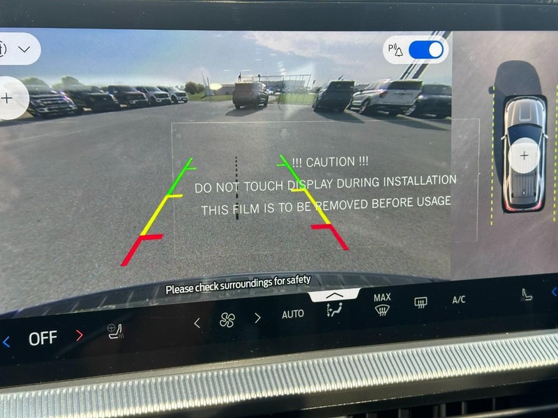 Ford Explorer Vehicle Full-screen Gallery Image 18