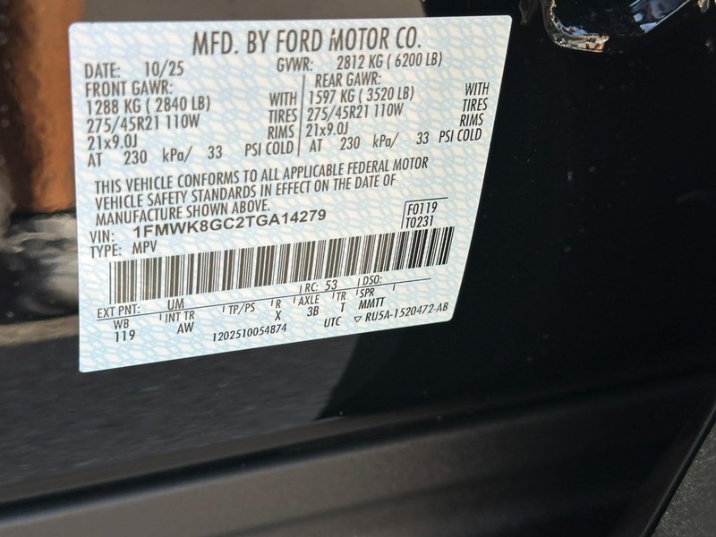 Ford Explorer Vehicle Full-screen Gallery Image 19