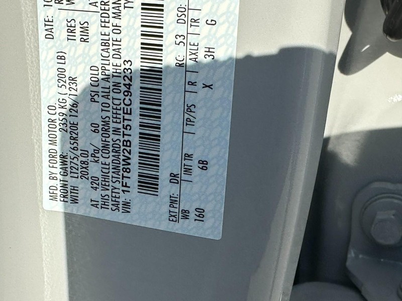 Ford Super Duty F-250 SRW Vehicle Full-screen Gallery Image 18