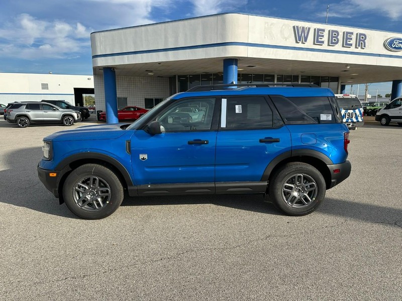 Ford Bronco Sport Vehicle Full-screen Gallery Image 2