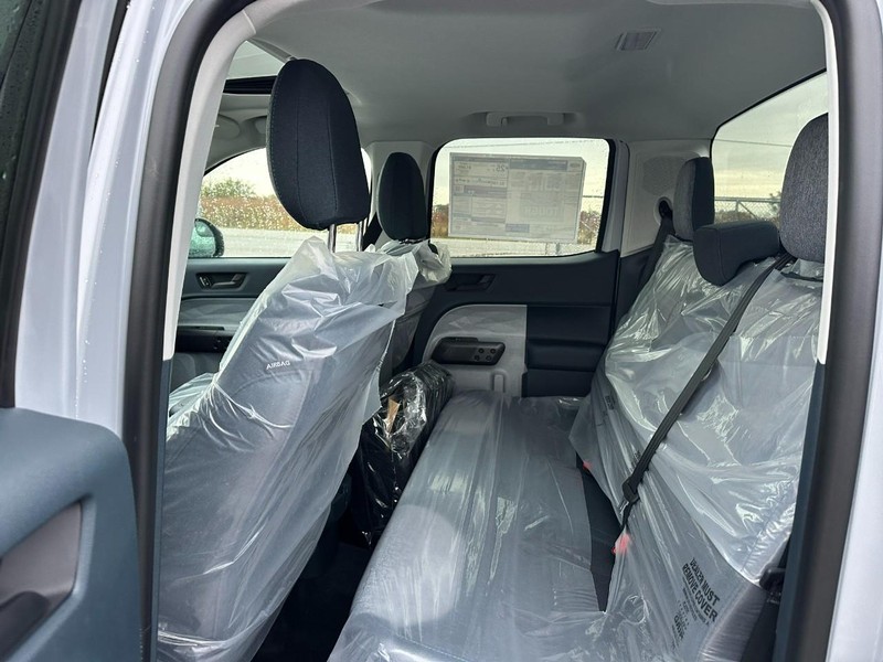 Ford Maverick Vehicle Full-screen Gallery Image 4