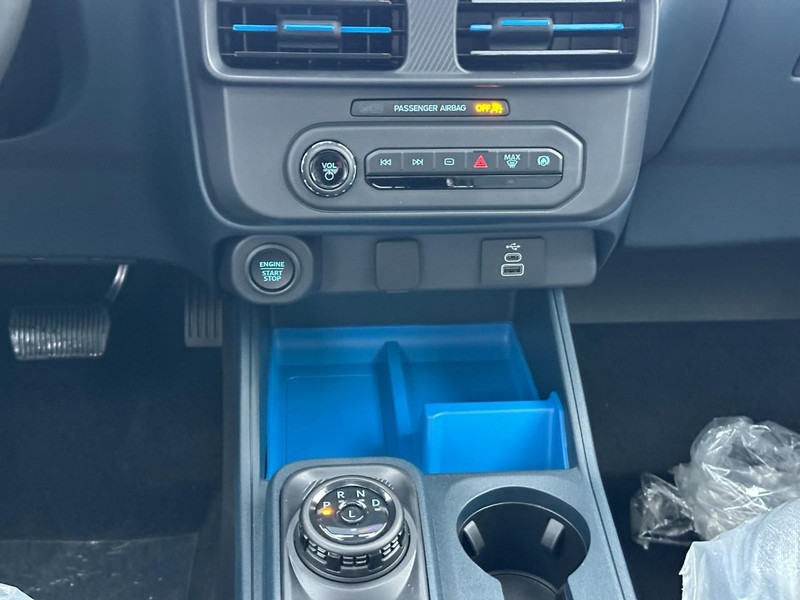 Ford Maverick Vehicle Full-screen Gallery Image 9