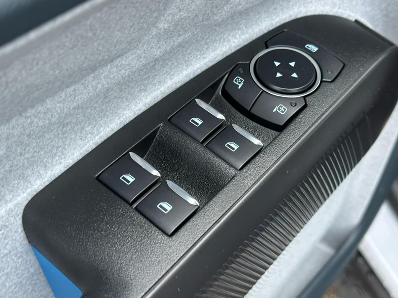 Ford Maverick Vehicle Full-screen Gallery Image 10