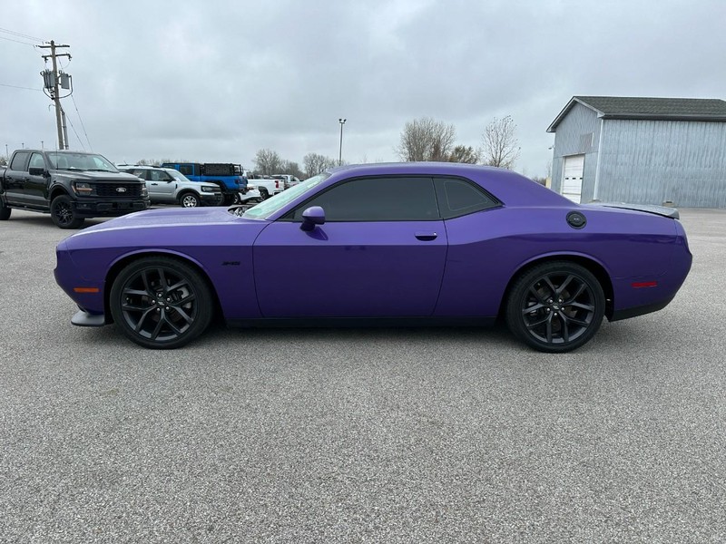 Dodge Challenger Vehicle Full-screen Gallery Image 2