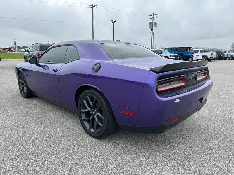 Dodge Challenger Vehicle Full-screen Gallery Image 3