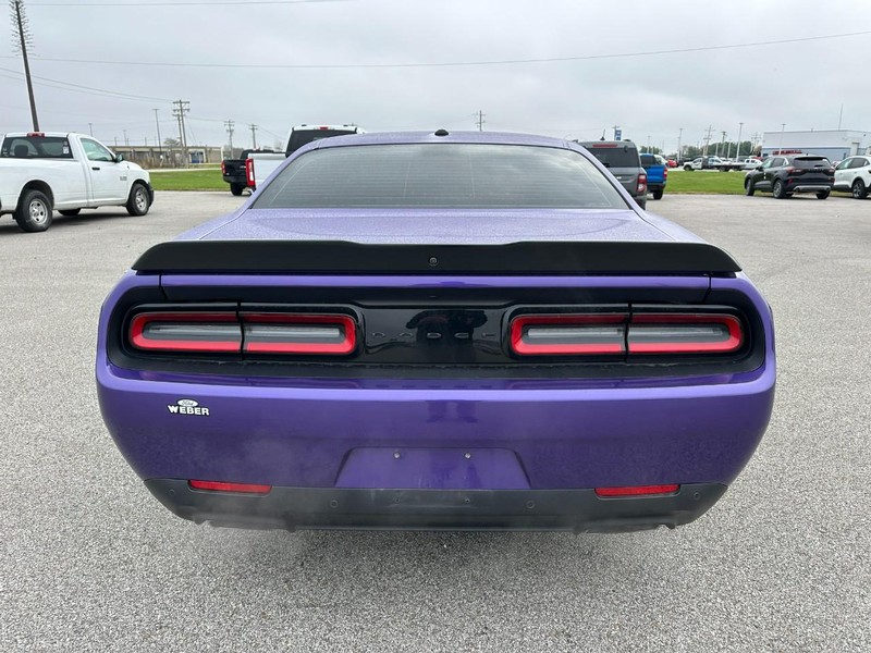 Dodge Challenger Vehicle Full-screen Gallery Image 4