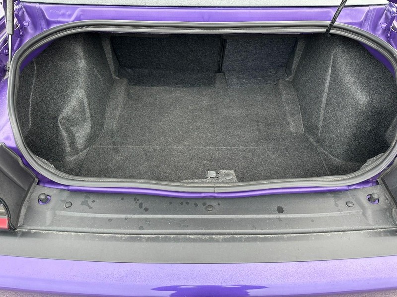 Dodge Challenger Vehicle Full-screen Gallery Image 5