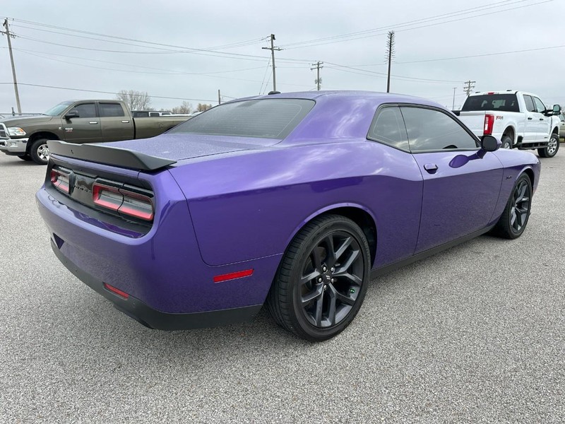 Dodge Challenger Vehicle Full-screen Gallery Image 6