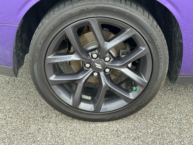 Dodge Challenger Vehicle Full-screen Gallery Image 7