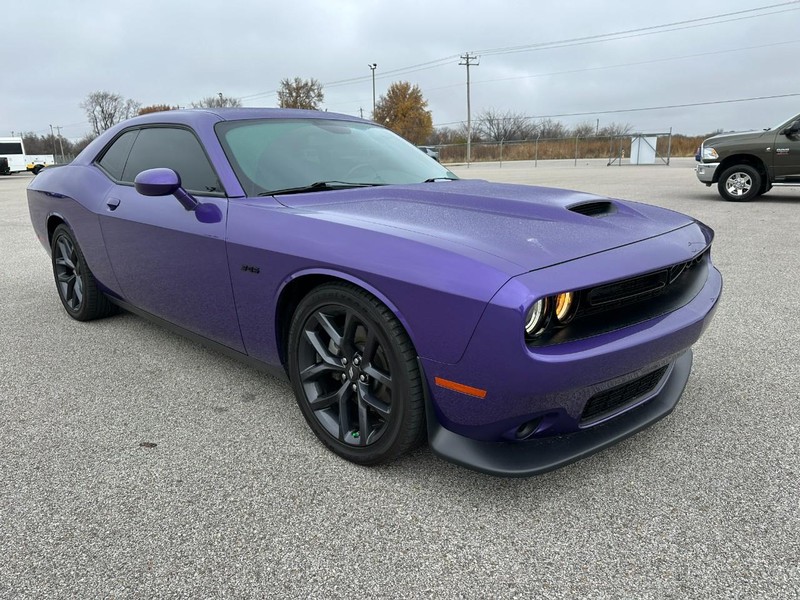 Dodge Challenger Vehicle Full-screen Gallery Image 8