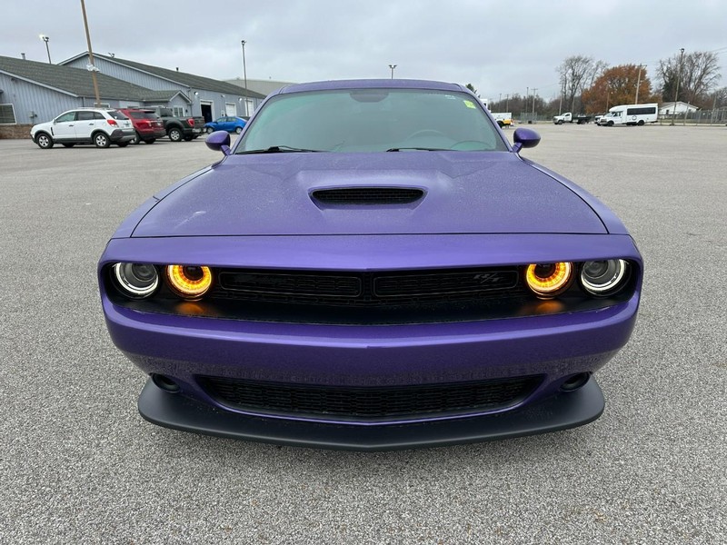 Dodge Challenger Vehicle Full-screen Gallery Image 9
