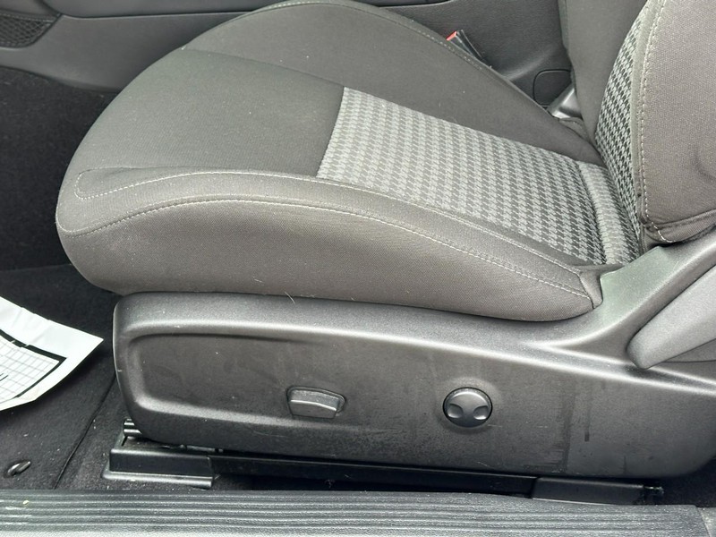 Dodge Challenger Vehicle Full-screen Gallery Image 15