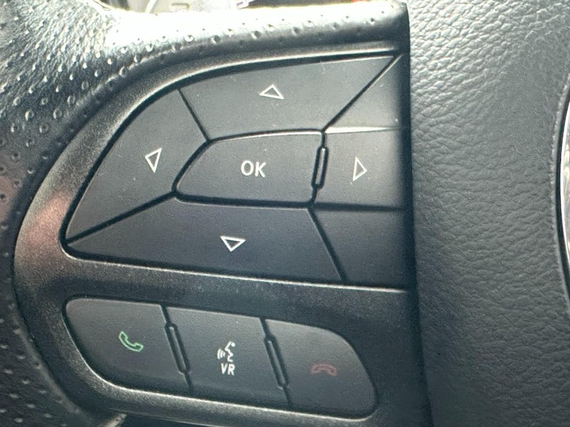 Dodge Challenger Vehicle Full-screen Gallery Image 16