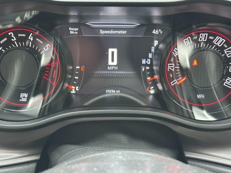 Dodge Challenger Vehicle Full-screen Gallery Image 18