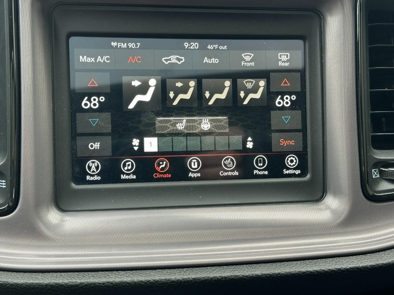 Dodge Challenger Vehicle Full-screen Gallery Image 19