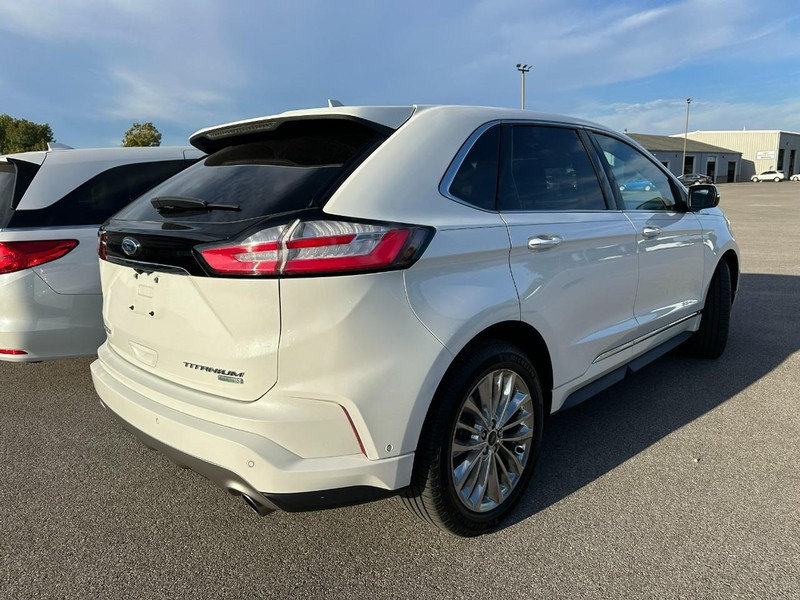 Ford Edge Vehicle Full-screen Gallery Image 3