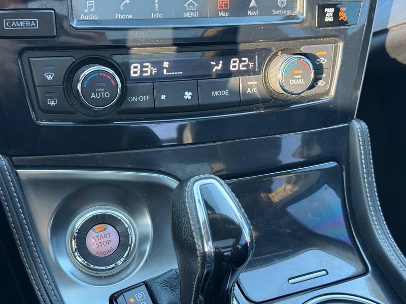 Nissan Maxima Vehicle Full-screen Gallery Image 18