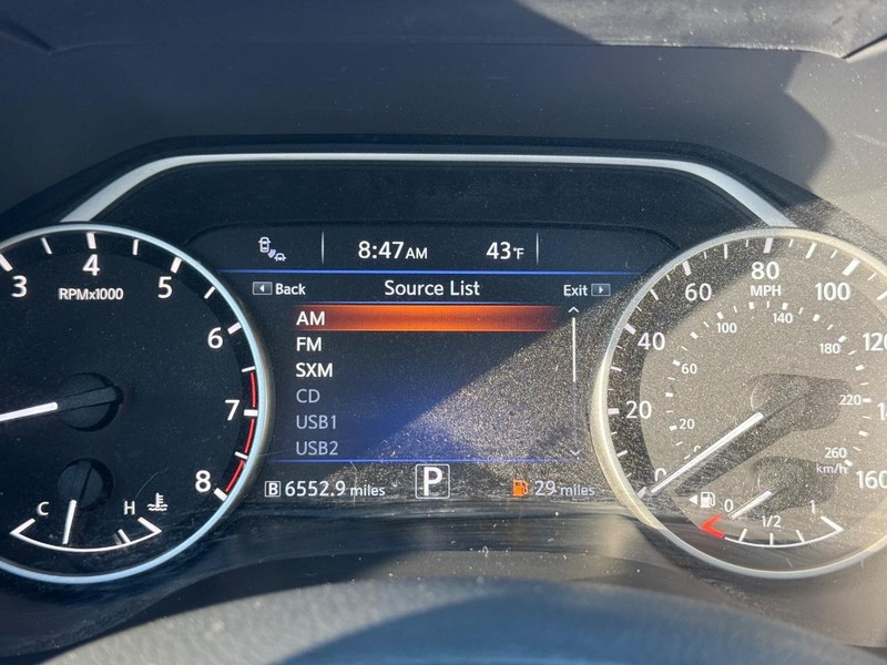 Nissan Maxima Vehicle Full-screen Gallery Image 22