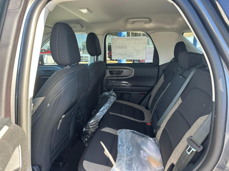 Ford Bronco Sport Vehicle Full-screen Gallery Image 4