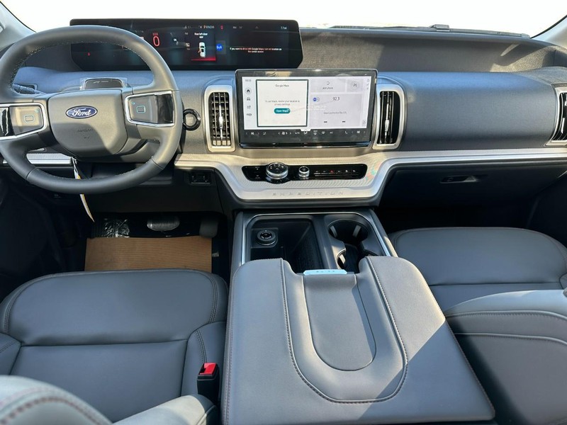 Ford Expedition Vehicle Full-screen Gallery Image 7