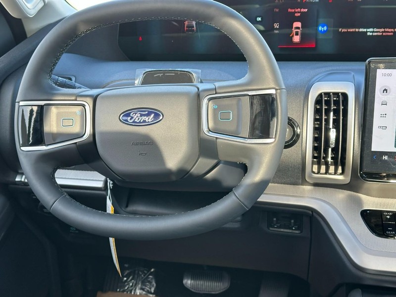 Ford Expedition Vehicle Full-screen Gallery Image 8