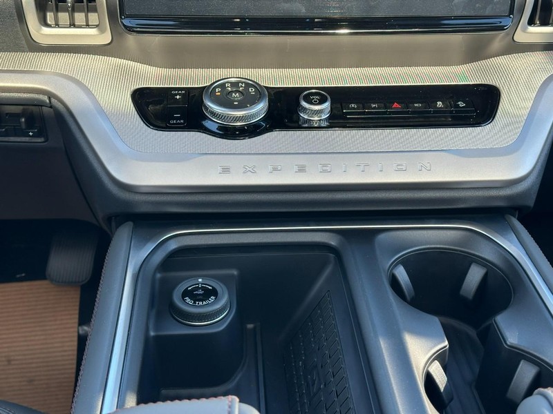 Ford Expedition Vehicle Full-screen Gallery Image 10