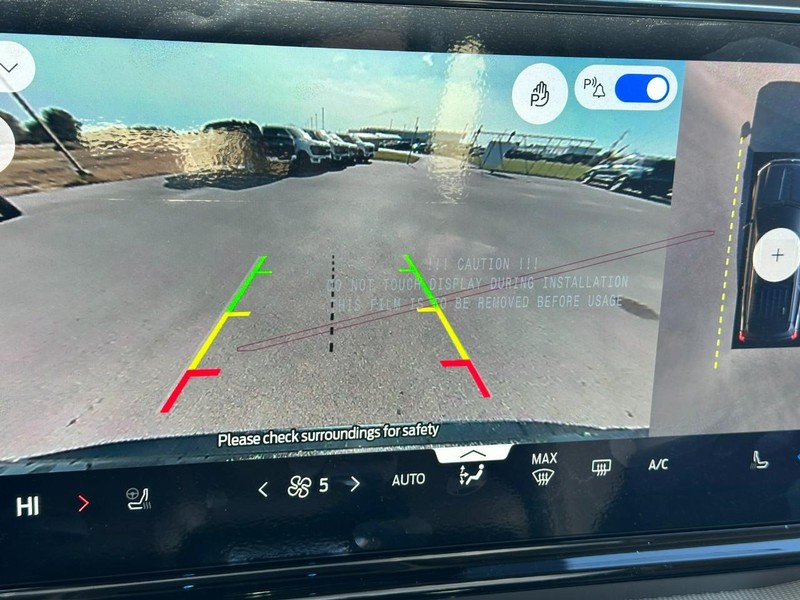 Ford Expedition Vehicle Full-screen Gallery Image 16