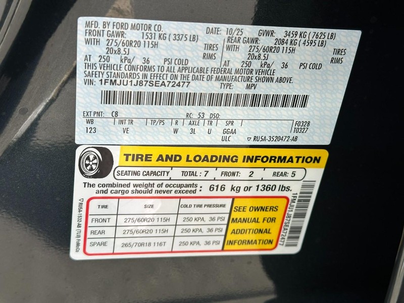 Ford Expedition Vehicle Full-screen Gallery Image 17