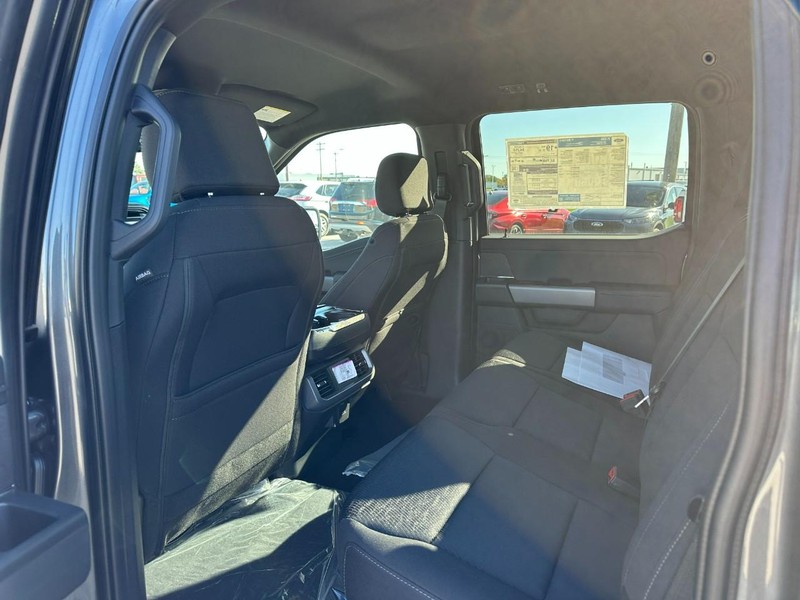 Ford F-150 Vehicle Full-screen Gallery Image 4