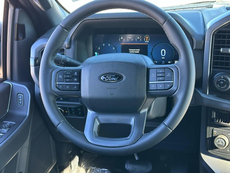 Ford F-150 Vehicle Full-screen Gallery Image 6