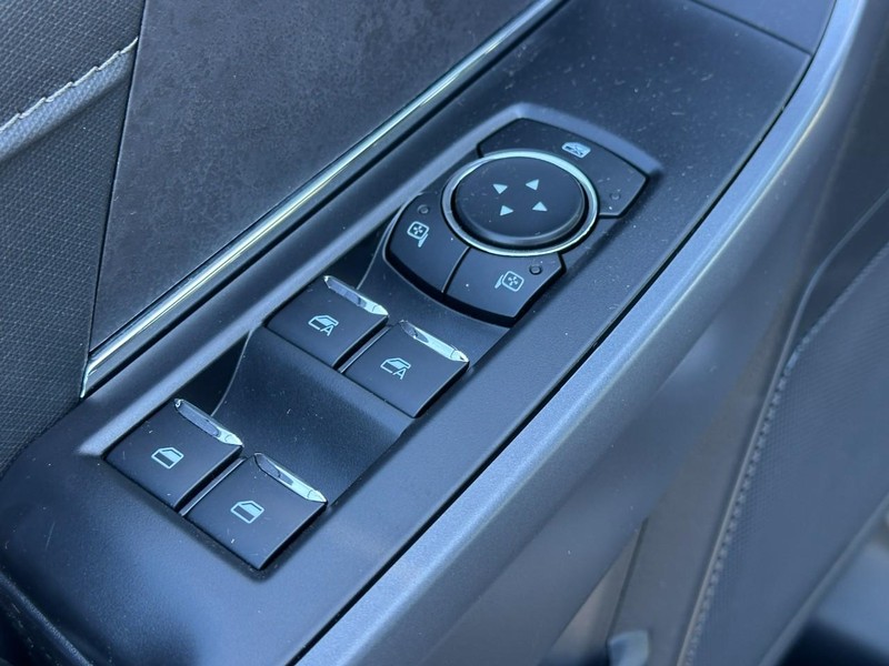 Ford F-150 Vehicle Full-screen Gallery Image 9