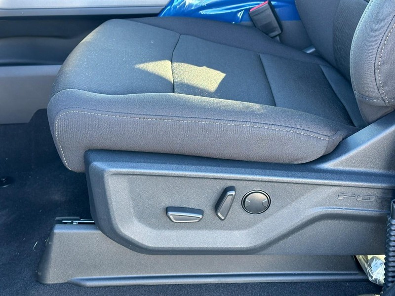 Ford F-150 Vehicle Full-screen Gallery Image 10