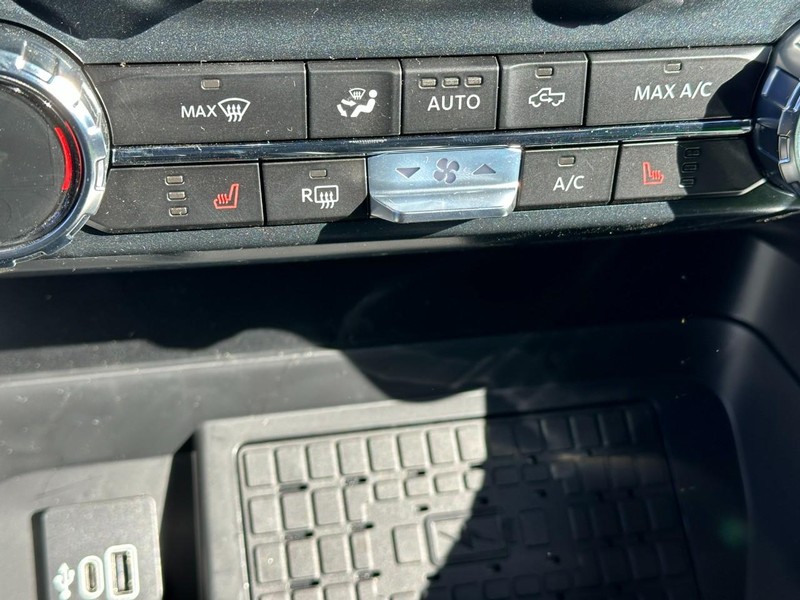 Ford F-150 Vehicle Full-screen Gallery Image 13