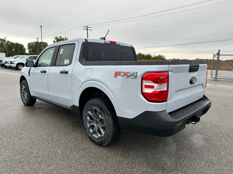 Ford Maverick Vehicle Full-screen Gallery Image 3