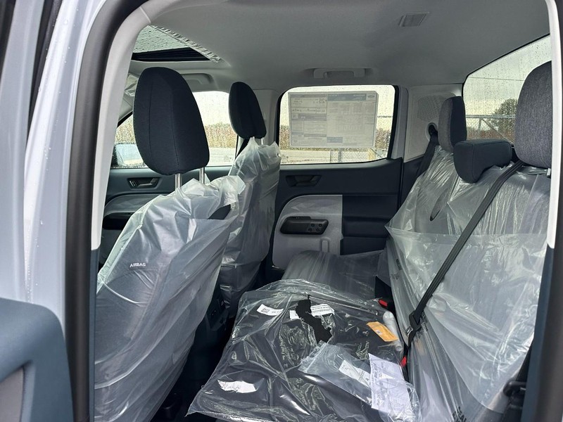 Ford Maverick Vehicle Full-screen Gallery Image 4