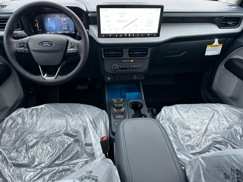 Ford Maverick Vehicle Full-screen Gallery Image 6