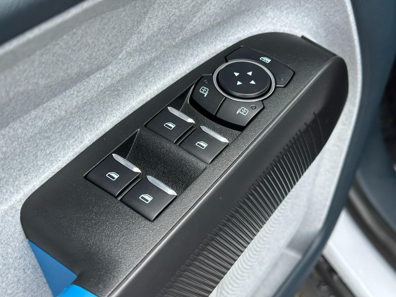 Ford Maverick Vehicle Full-screen Gallery Image 10