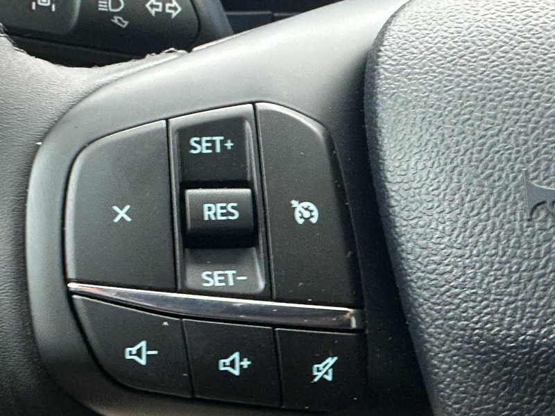 Ford Maverick Vehicle Full-screen Gallery Image 12