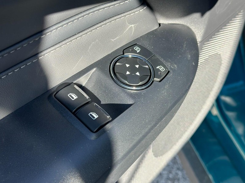 Ford Mustang Vehicle Full-screen Gallery Image 7