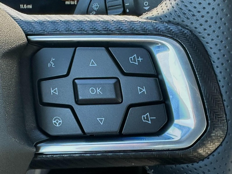 Ford Mustang Vehicle Full-screen Gallery Image 11