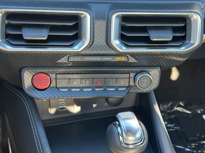 Ford Mustang Vehicle Full-screen Gallery Image 14