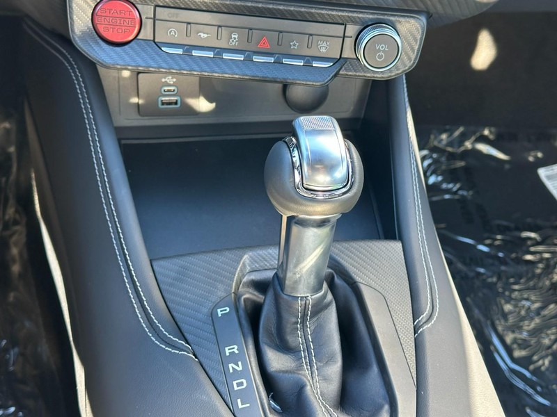 Ford Mustang Vehicle Full-screen Gallery Image 15