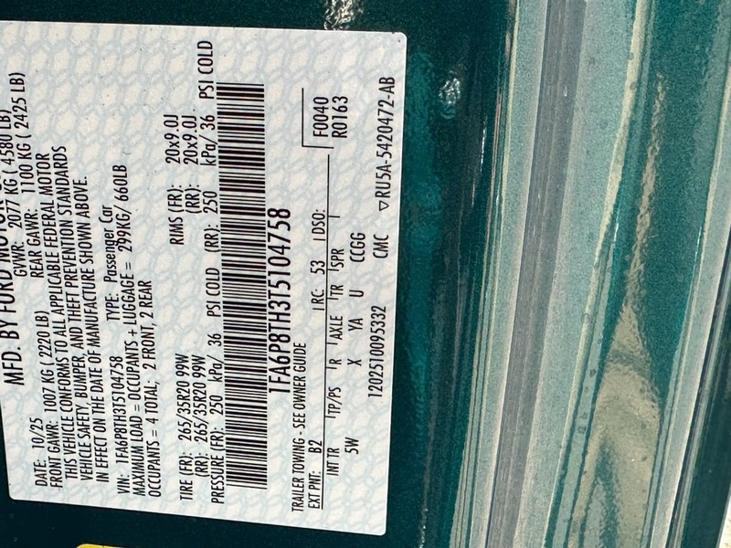 Ford Mustang Vehicle Full-screen Gallery Image 17