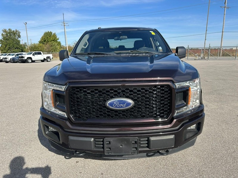 Ford F-150 Vehicle Full-screen Gallery Image 9
