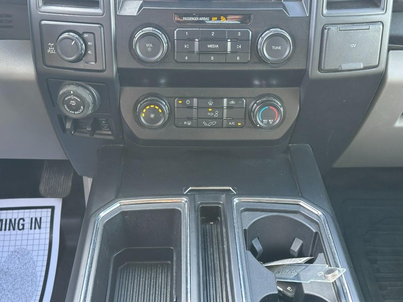 Ford F-150 Vehicle Full-screen Gallery Image 14