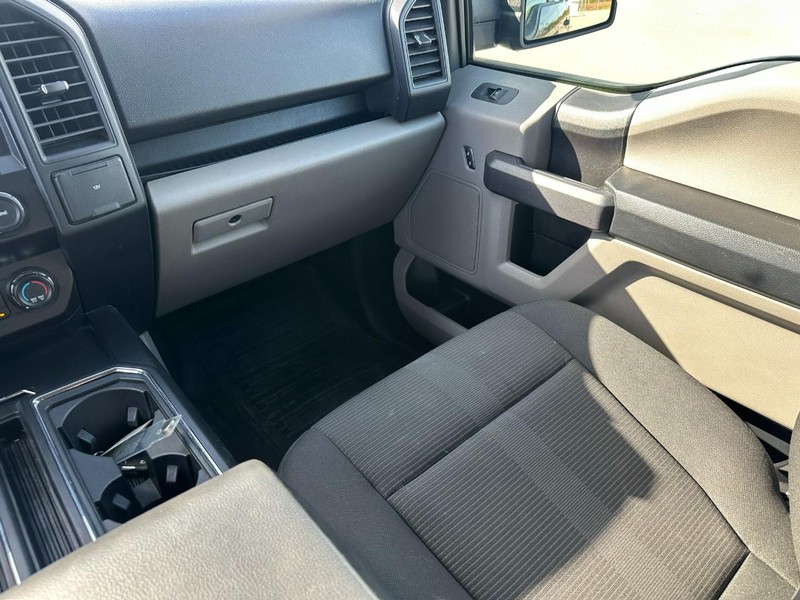 Ford F-150 Vehicle Full-screen Gallery Image 15