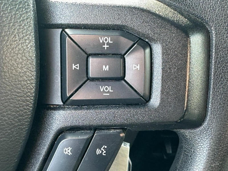 Ford F-150 Vehicle Full-screen Gallery Image 18