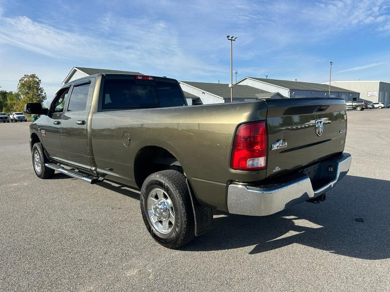 Ram 2500 Vehicle Full-screen Gallery Image 3
